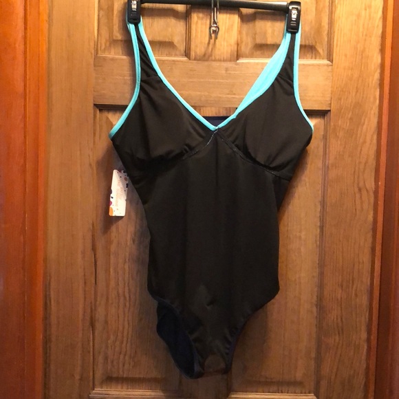 Swimsuit - Picture 3 of 6